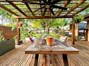 1101 Stoneoak Ln in Austin, TX - Building Photo - Building Photo