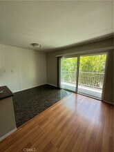 5255 Satsuma Ave in Los Angeles, CA - Building Photo - Building Photo