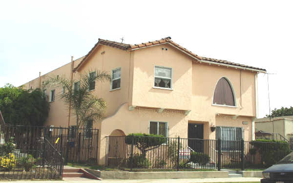 1924 Cedar Ave in Long Beach, CA - Building Photo