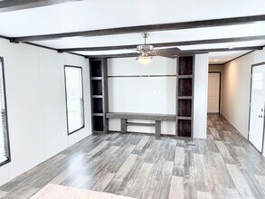 117 Betty St in Conroe, TX - Building Photo - Building Photo