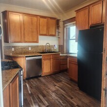 2415 N Vine St, Unit Upstairs Unit 1 in Denver, CO - Foto de edificio - Building Photo