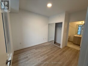 395 Square One Dr in Mississauga, ON - Building Photo - Building Photo