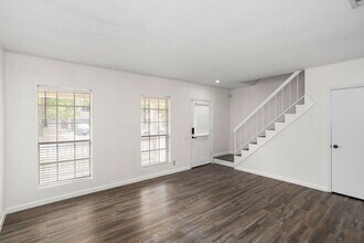 9110 Chinon in San Antonio, TX - Building Photo - Building Photo