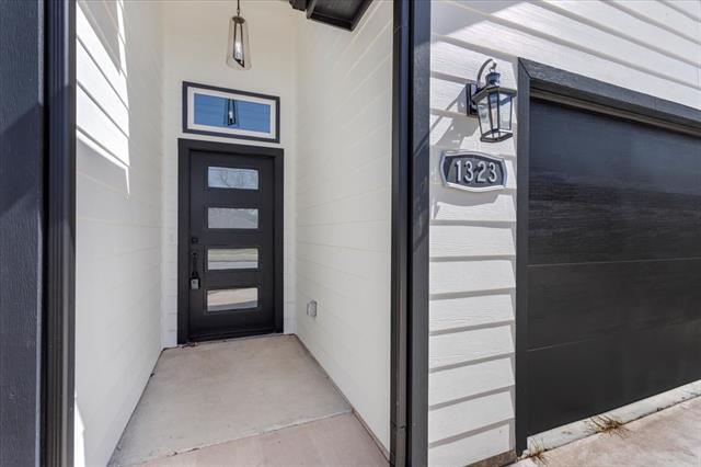 1323 S Montgomery St in Sherman, TX - Building Photo - Building Photo