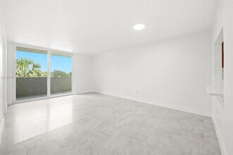 10090 NW 80th Ct, Unit 1447 in Miami Lakes, FL - Building Photo - Building Photo