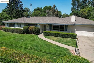 134 Cerezo Dr in Walnut Creek, CA - Building Photo - Building Photo
