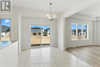 1022 Kraft Rd in Fort Erie, ON - Foto de edificio - Building Photo