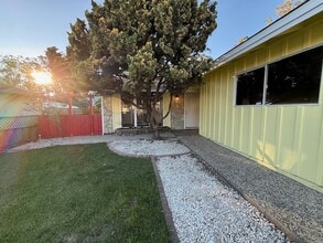 914 Palma St in El Granada, CA - Building Photo - Building Photo