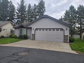 638 N Tam Rim Dr in Sisters, OR - Building Photo