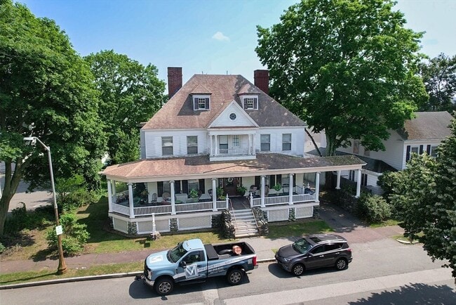 18 Chestnut St in Wakefield, MA - Foto de edificio - Building Photo