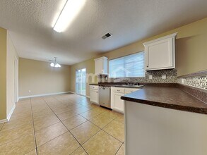 10098 Chariden Dr in Cordova, TN - Foto de edificio - Building Photo