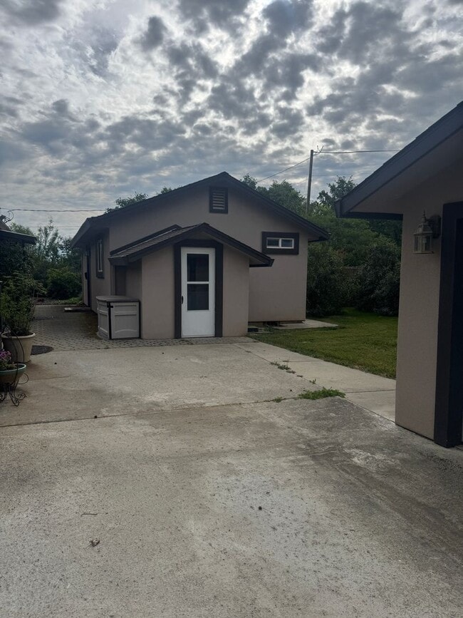 property at 7537 Riverland Dr