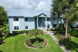9635 Riverside Dr, Unit 4 in Sebastian, FL - Foto de edificio - Building Photo