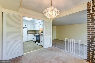 2114 Bonnywood Ln-Unit -1-101 in Silver Spring, MD - Building Photo - Building Photo