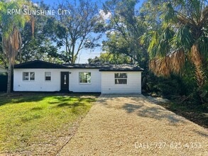 3684 14th Ave SE in Largo, FL - Foto de edificio - Building Photo