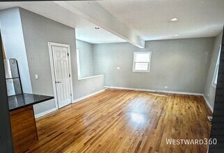 2233 W Armitage Ave in Chicago, IL - Building Photo - Building Photo