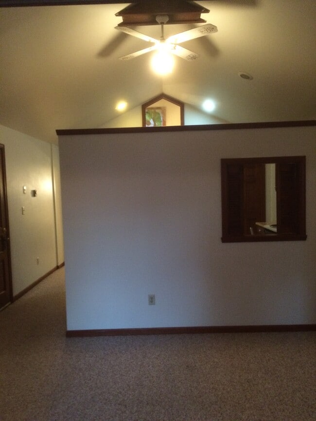 32 N Main St, Unit 3 in Fond du Lac, WI - Foto de edificio - Building Photo