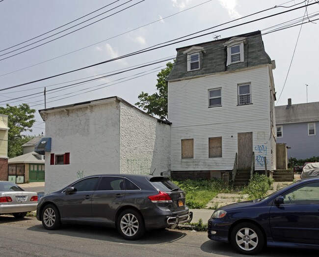 70-72 Grove Ave in Staten Island, NY - Building Photo - Building Photo