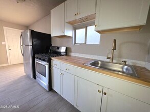 2135 W Hadley St in Phoenix, AZ - Building Photo - Building Photo