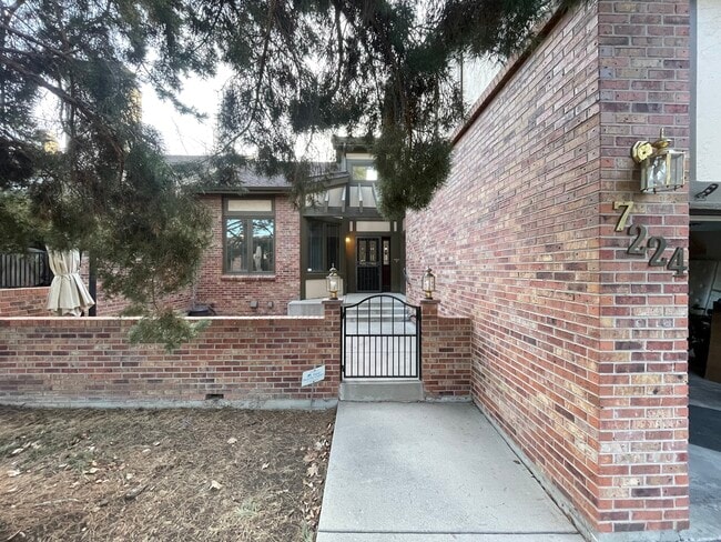 7224 S Sundown Cir in Littleton, CO - Foto de edificio - Building Photo