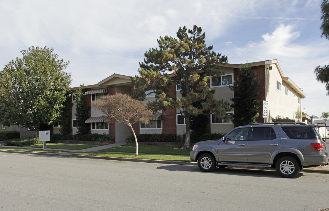 Walnut Manor in Brea, CA - Foto de edificio