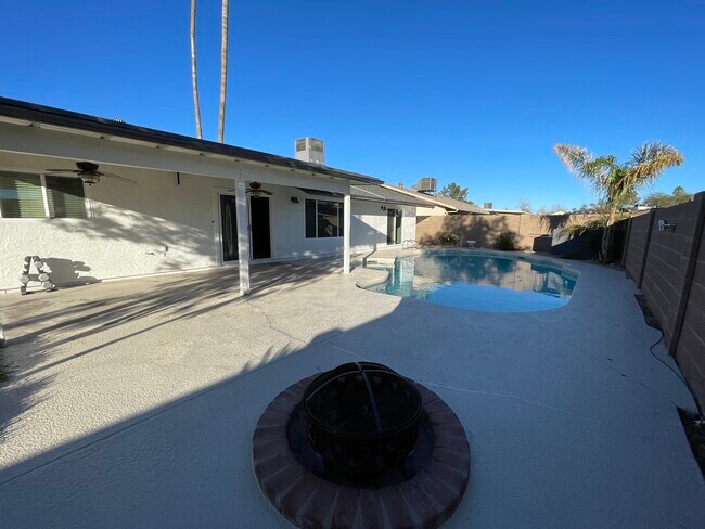 5841 W Angela Dr in Glendale, AZ - Building Photo - Building Photo