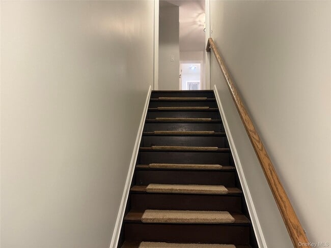18 Juniper Rd in Port Washington, NY - Building Photo - Building Photo