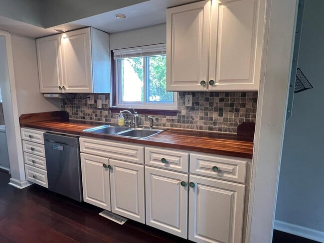 7526 Arlene Ave in Willowbrook, IL - Building Photo - Building Photo