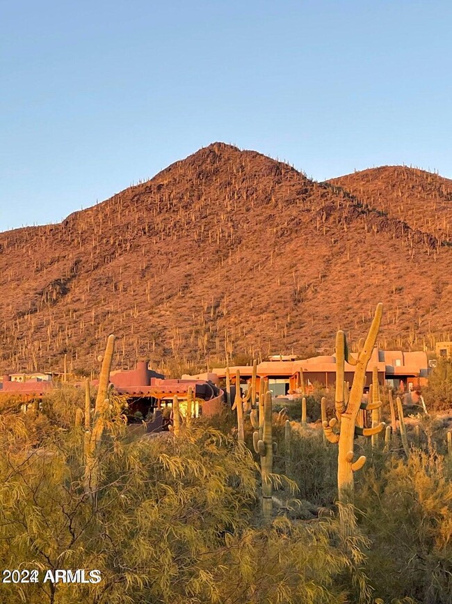 5909 E Sentinel Rock Rd in Cave Creek, AZ - Building Photo - Building Photo