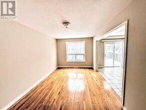 687 B Wild Ginger Ave in Waterloo, ON - Building Photo - Building Photo