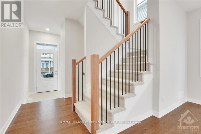 108 Pizzicato St in Ottawa, ON - Building Photo - Building Photo