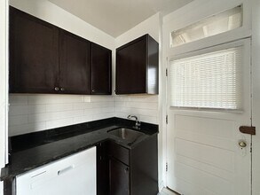 1321.5 W Estes Ave in Chicago, IL - Building Photo - Building Photo