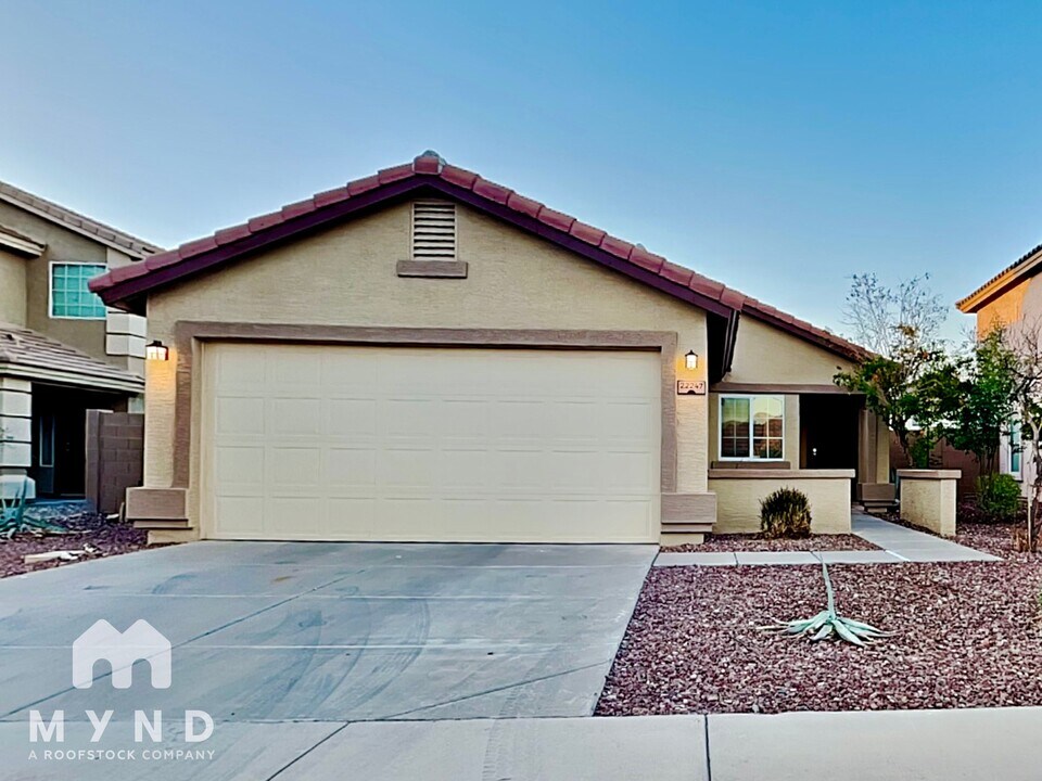 22247 W Hadley St in Buckeye, AZ - Building Photo