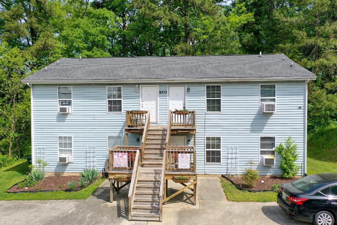 1003 Lowry Ave in Durham, NC - Foto de edificio