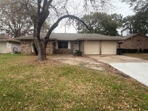 6439 Deirdre Anne Dr in Houston, TX - Building Photo - Building Photo