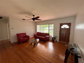 445 NE 109th St in Miami, FL - Building Photo - Building Photo