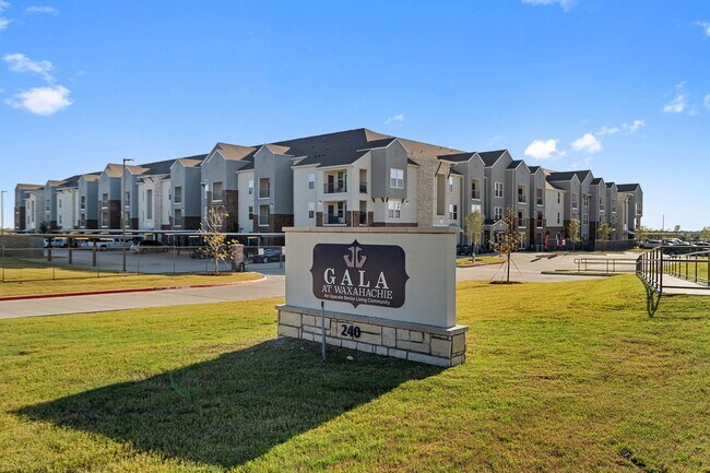 Gala at Waxahachie in Waxahachie, TX - Foto de edificio - Building Photo