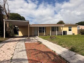 1604 Zephyr Ave in Fort Pierce, FL - Building Photo