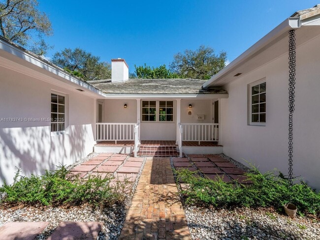 4701 Santa Maria St in Miami, FL - Building Photo - Building Photo