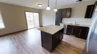 729 Deer Haven Ct in Wichita, KS - Building Photo - Building Photo