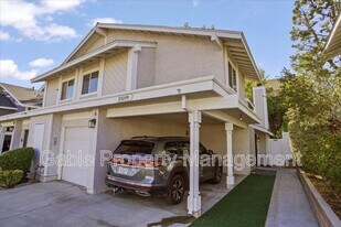 25249 Ave Dorena in Santa Clarita, CA - Building Photo