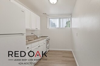12211 S Manor Dr in Hawthorne, CA - Building Photo - Building Photo