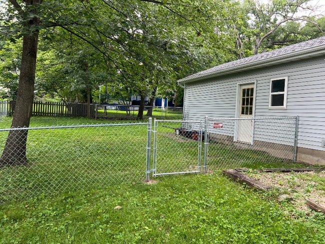 225 Teeters Ct in Iowa City, IA - Building Photo - Building Photo