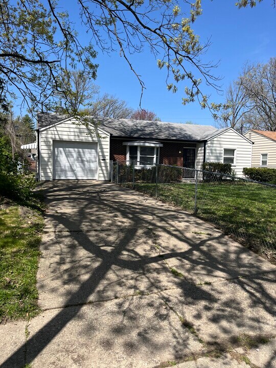 6244 Raleigh Dr in Indianapolis, IN - Foto de edificio