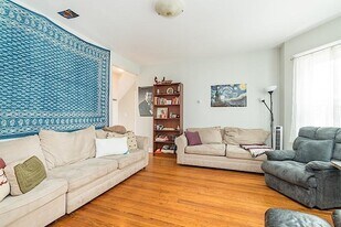 32 Hawthorne St, Unit 2 in Somerville, MA - Building Photo