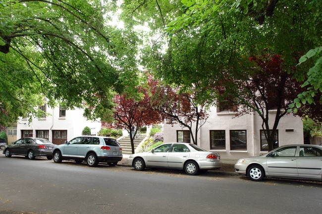 2250 NE Flanders St in Portland, OR - Foto de edificio - Building Photo