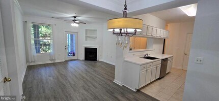 20451 Chesapeake Square in Sterling, VA - Building Photo - Building Photo