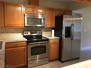 802 SE 32nd St in Cape Coral, FL - Building Photo - Building Photo