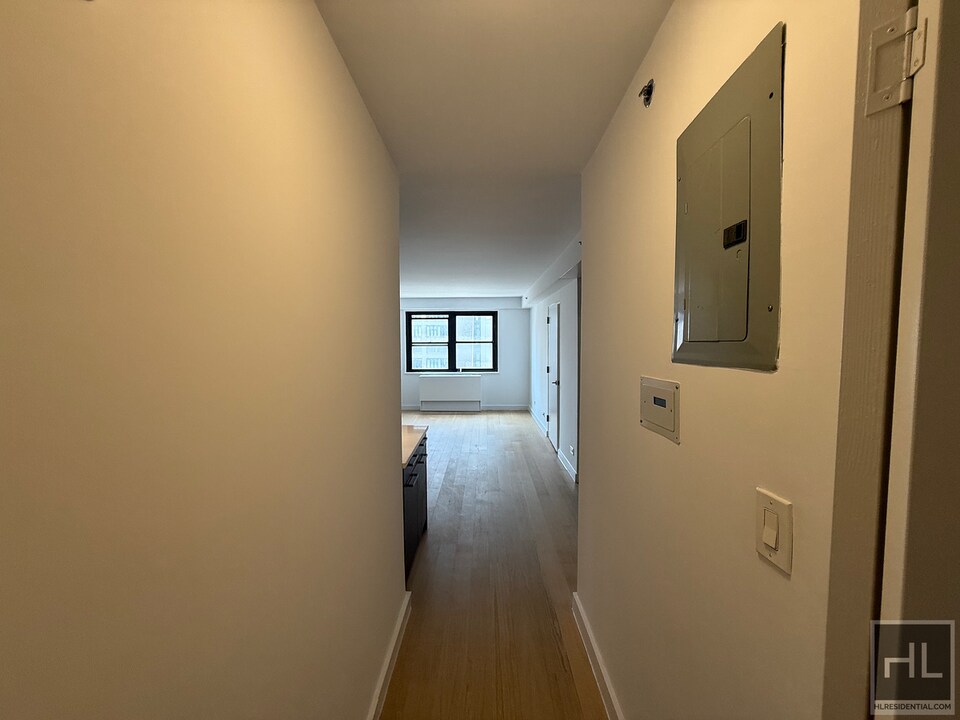 East 39th Street in New York, NY - Building Photo