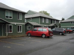 1289 SE Holman Ave in Dallas, OR - Foto de edificio - Building Photo